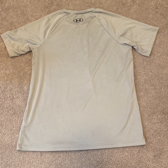 Youth Under Armour heatgear size Youth M in grey with black logo - Picture 2 of 3